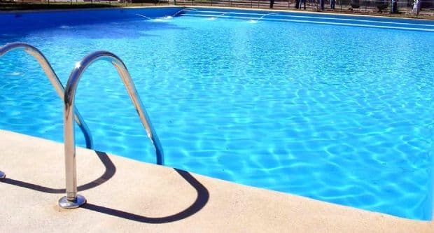 Bebê de 8 meses cai em piscina e sobrevive em Sorriso