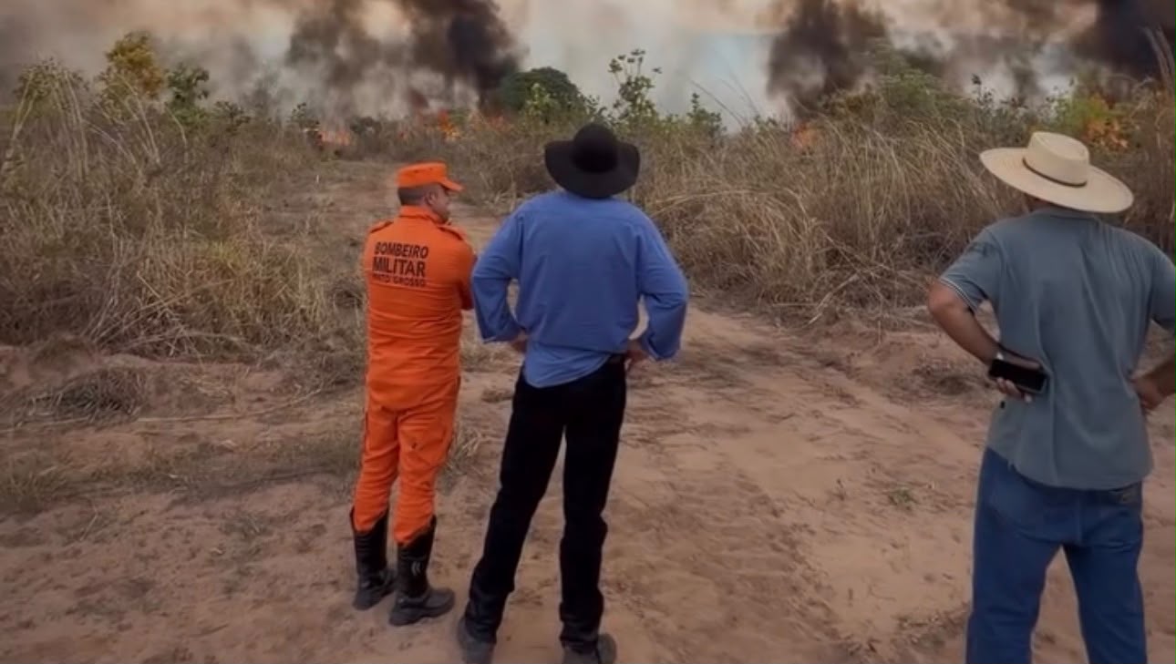 Bombeiros e prefeitura combatem incêndio em Primavera do Leste