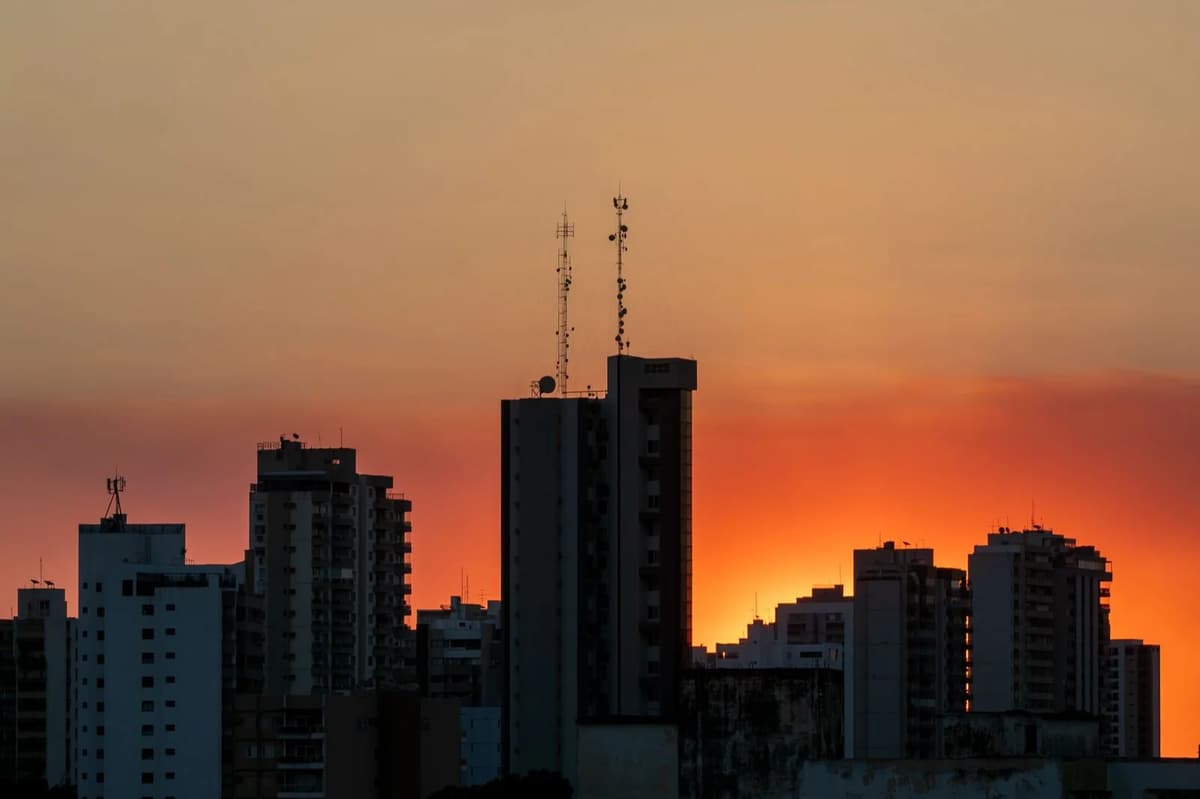 Calor extremo altera expediente de agentes de saúde em Cuiabá