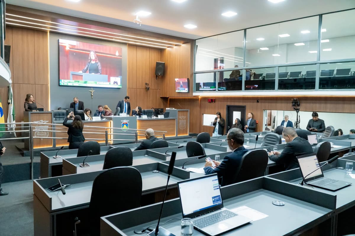 Câmara de Cuiabá rejeita parecer e avança projeto de ensino religioso em MT