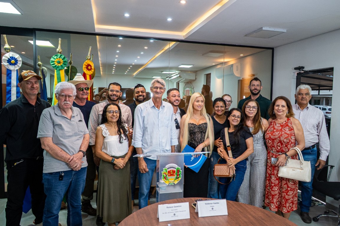 Chico Gamba autoriza asfalto em três bairros de Alta Floresta