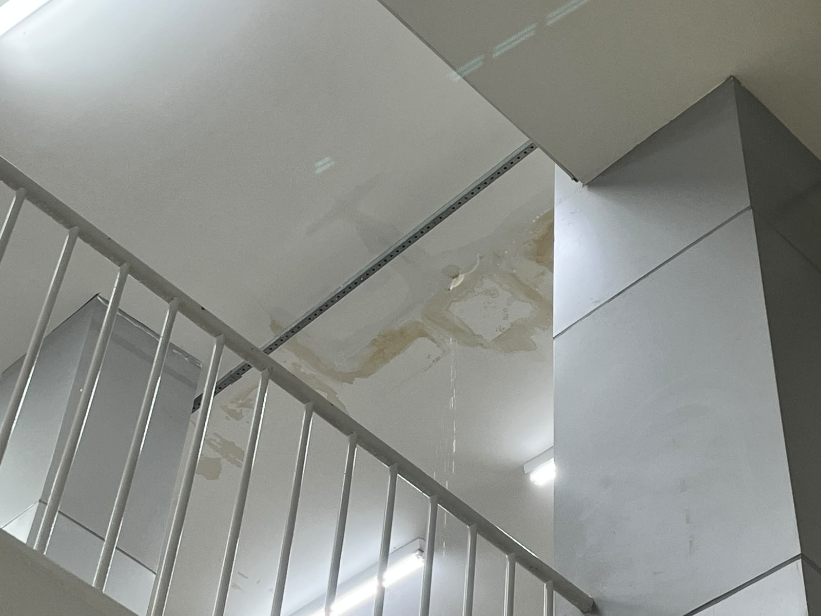 Chuva danifica teto do IFMT e suspende aulas em Primavera do Leste