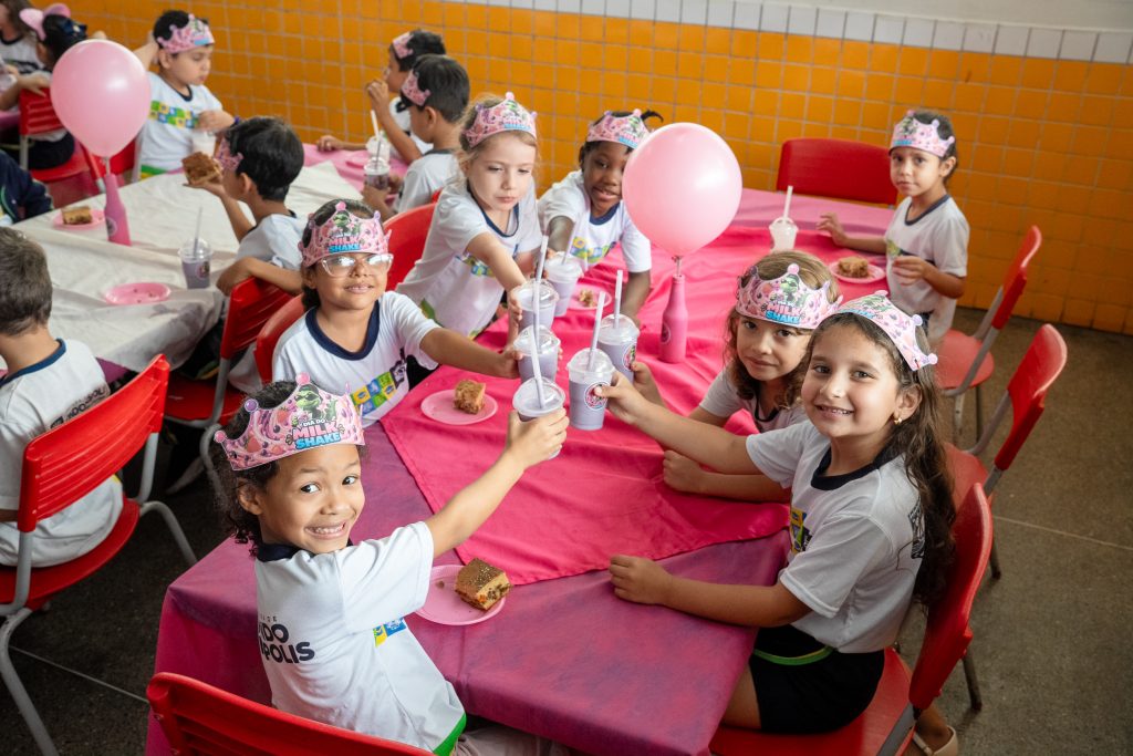 Crianças de Rondonópolis ganham cardápio especial com milk-shake
