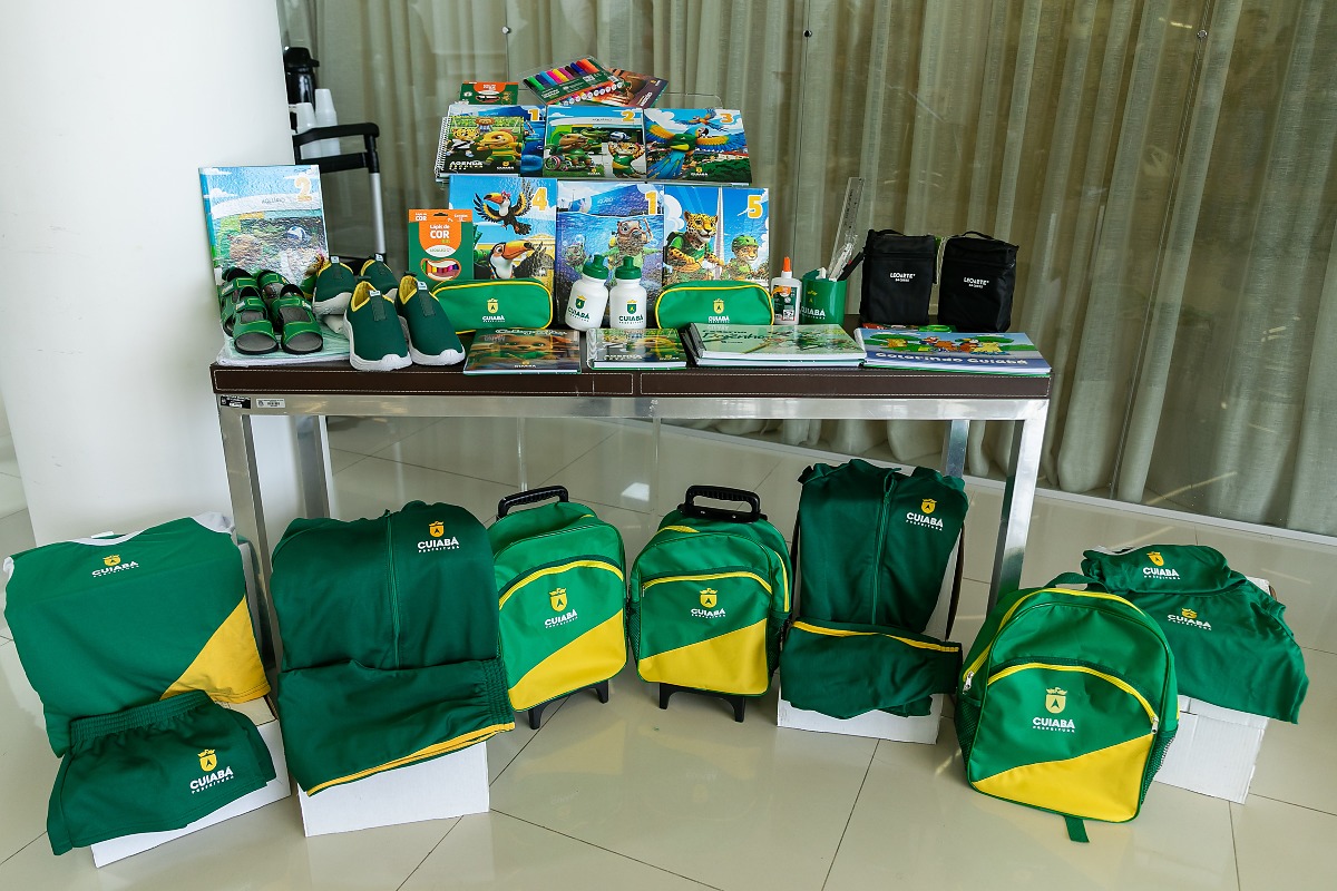 Cuiabá antecipa kit escolar para alunos da rede municipal em MT