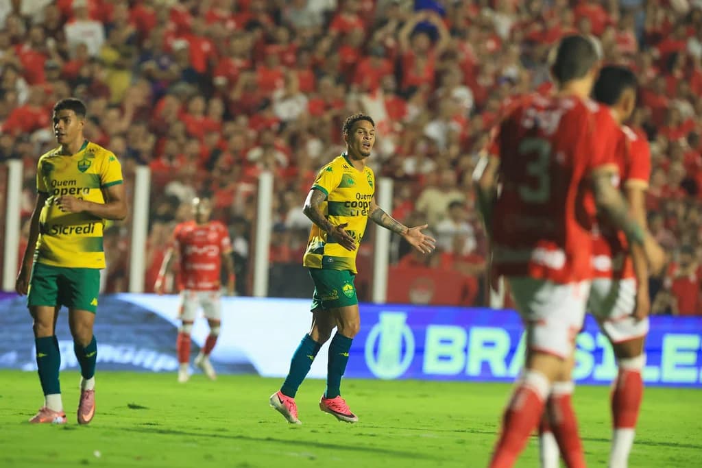 Cuiabá empata com Vila Nova e se afasta do G6 na Série B
