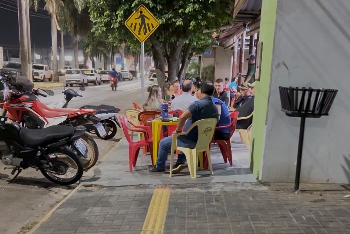 Fiscalização de mesas em calçadas divide opiniões em Primavera do Leste