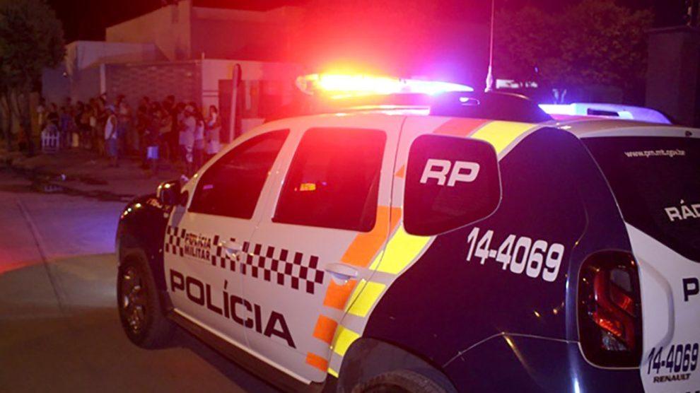 Homem ameaça e danifica porta de casa em Primavera do Leste