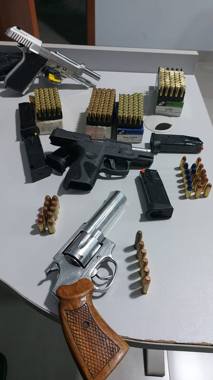 Homem é preso por violência doméstica e armas em Juína