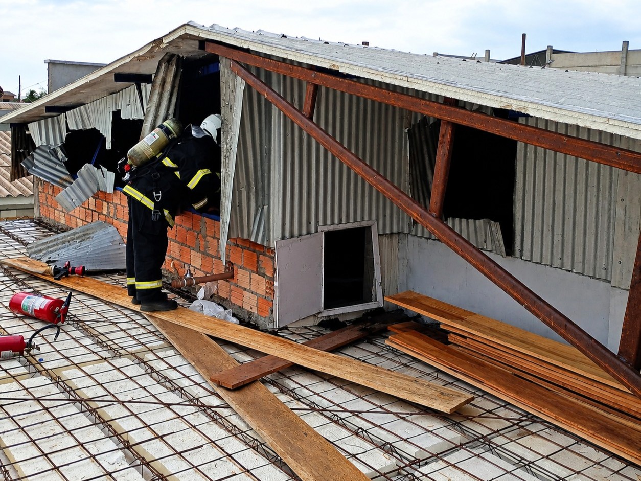 Incêndio atinge telhado de hospital municipal em Guarantã do Norte MT