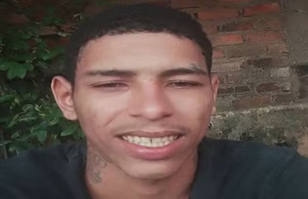 Jovem é morto após tatuagem ser confundida com facção