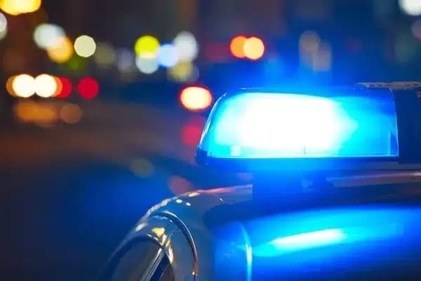 Mãe é presa em flagrante após atear fogo em filha de 12 anos