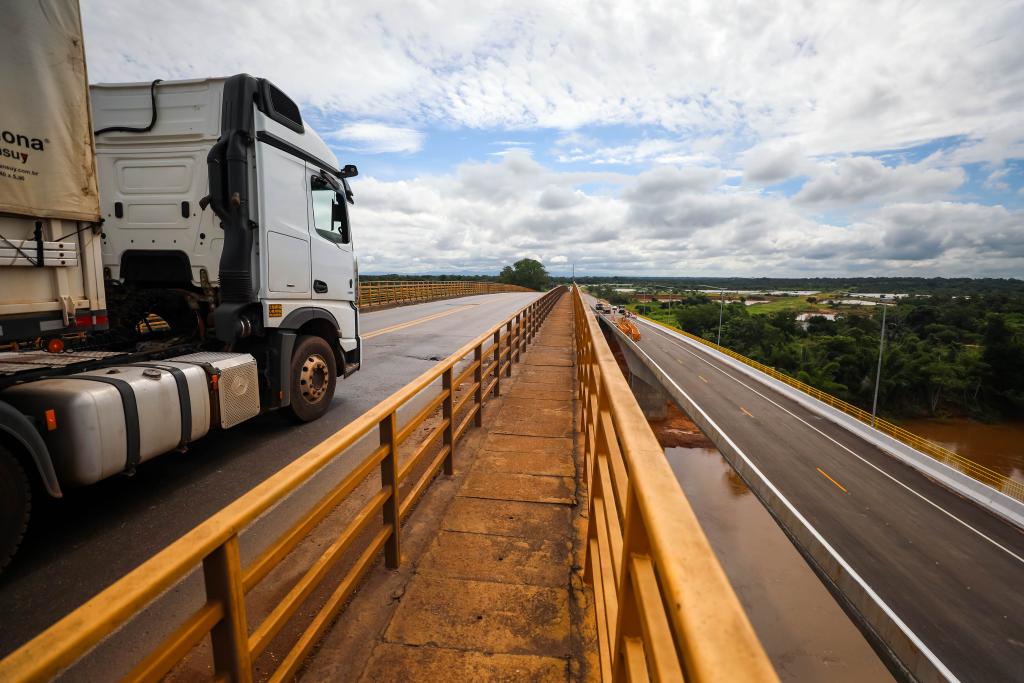 Mato Grosso amplia estradas e impulsiona produção agrícola