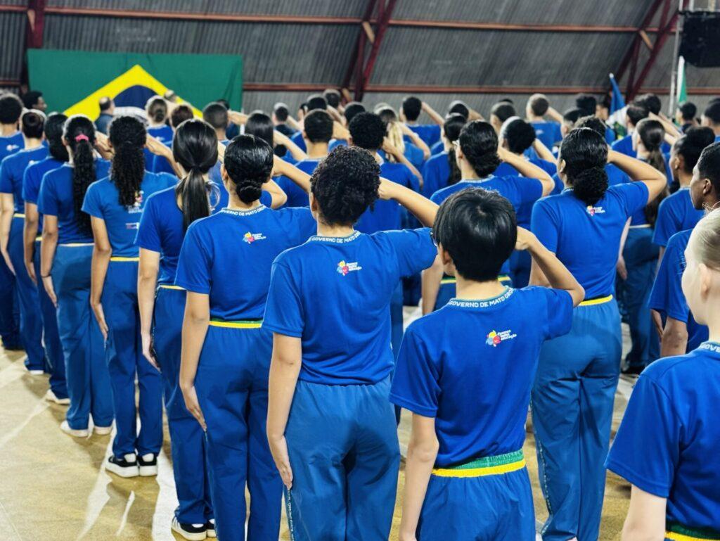 Escolas cívico-militares avançam e batem meta em MT