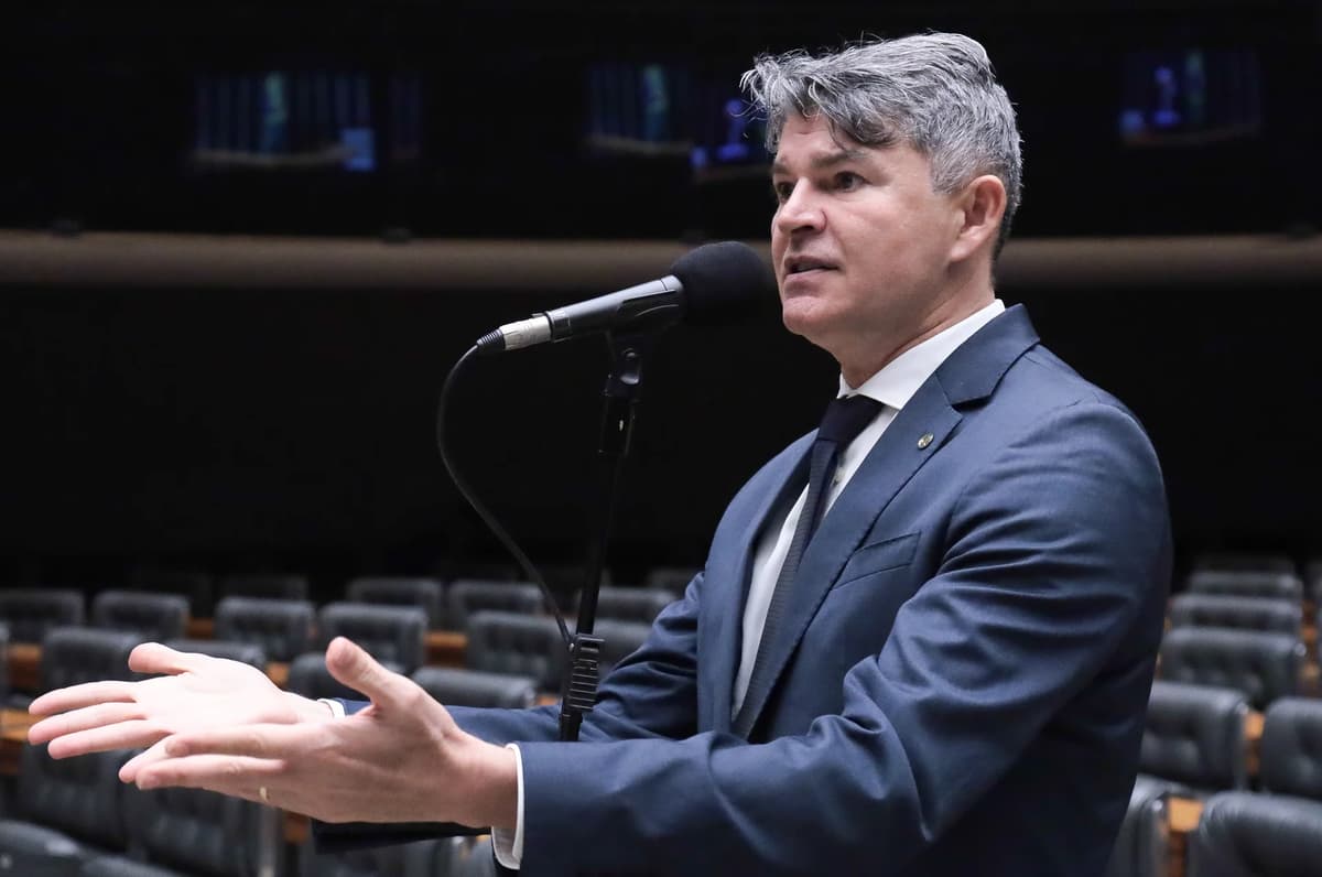 Medeiros evita citar aliados e foca críticas em Fávaro em MT