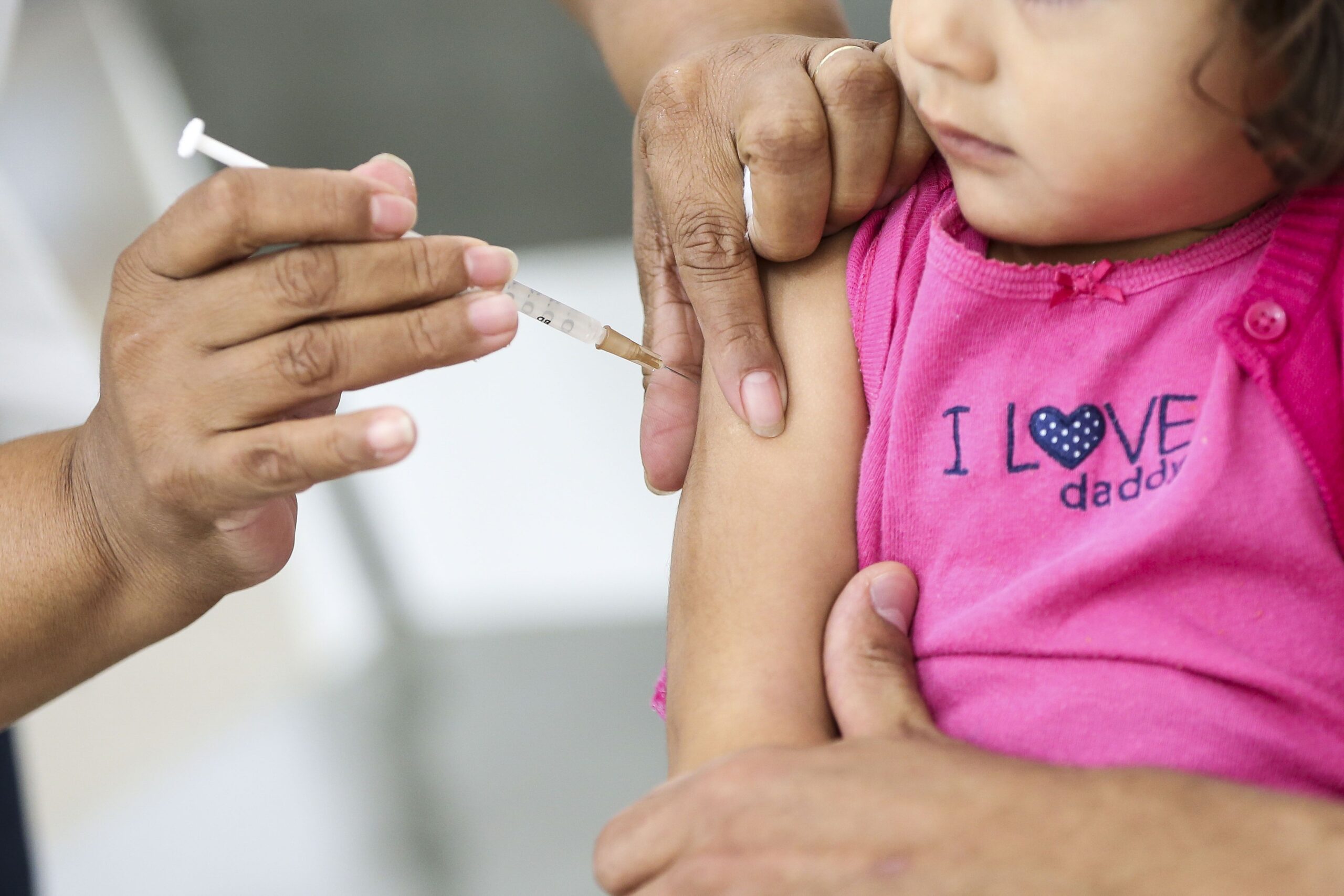 Meningite mata 8 em MT e casos disparam em 2026