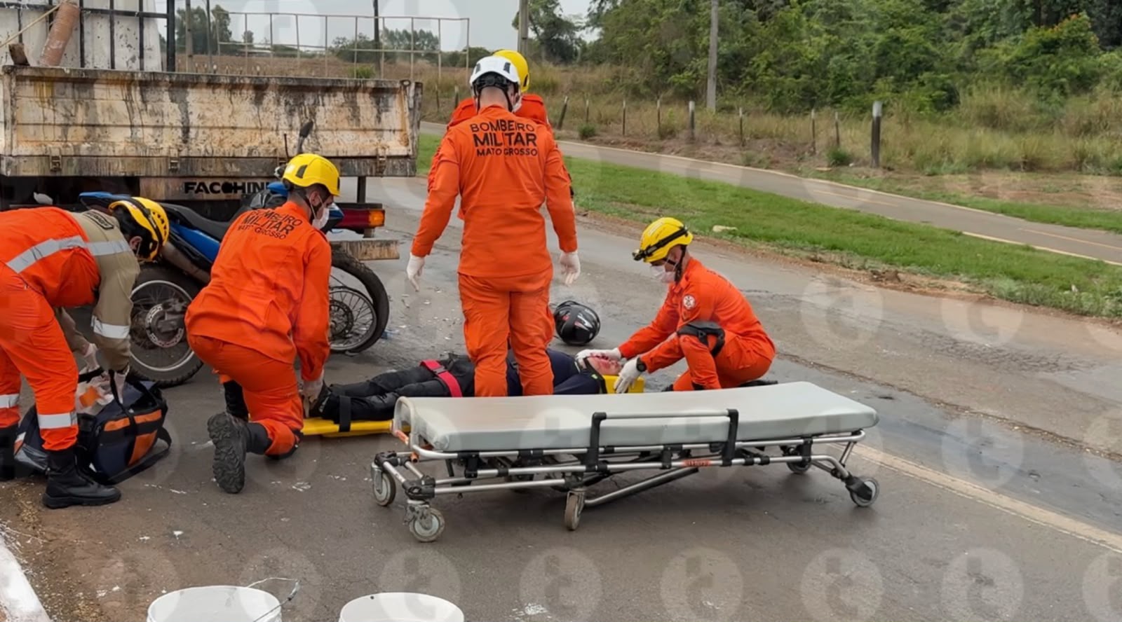 Motociclista intubado em estado gravíssimo após batida na MT-449 em Lucas do Rio Verde