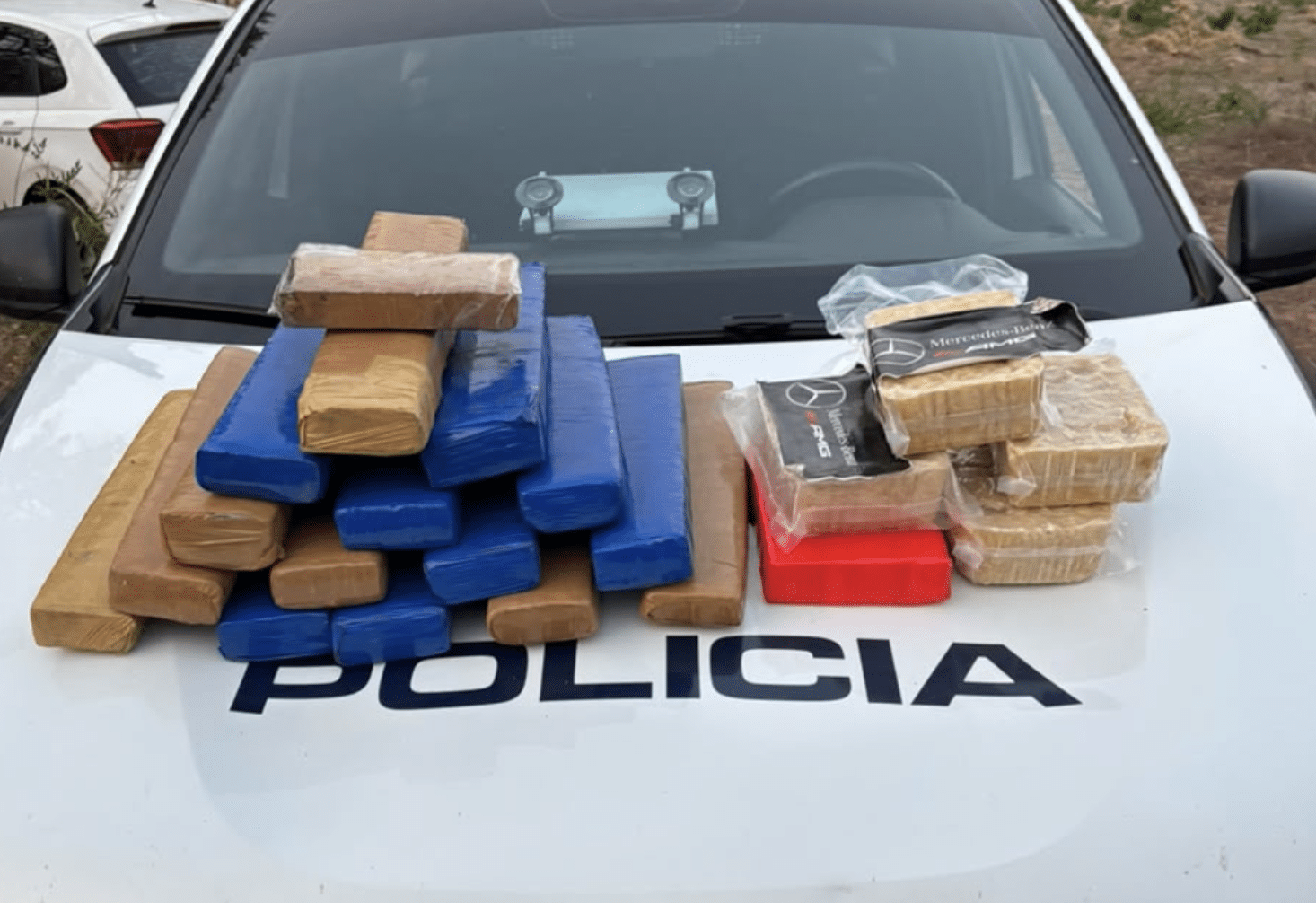 Motorista abandona carro com drogas na BR-070 em Mato Grosso