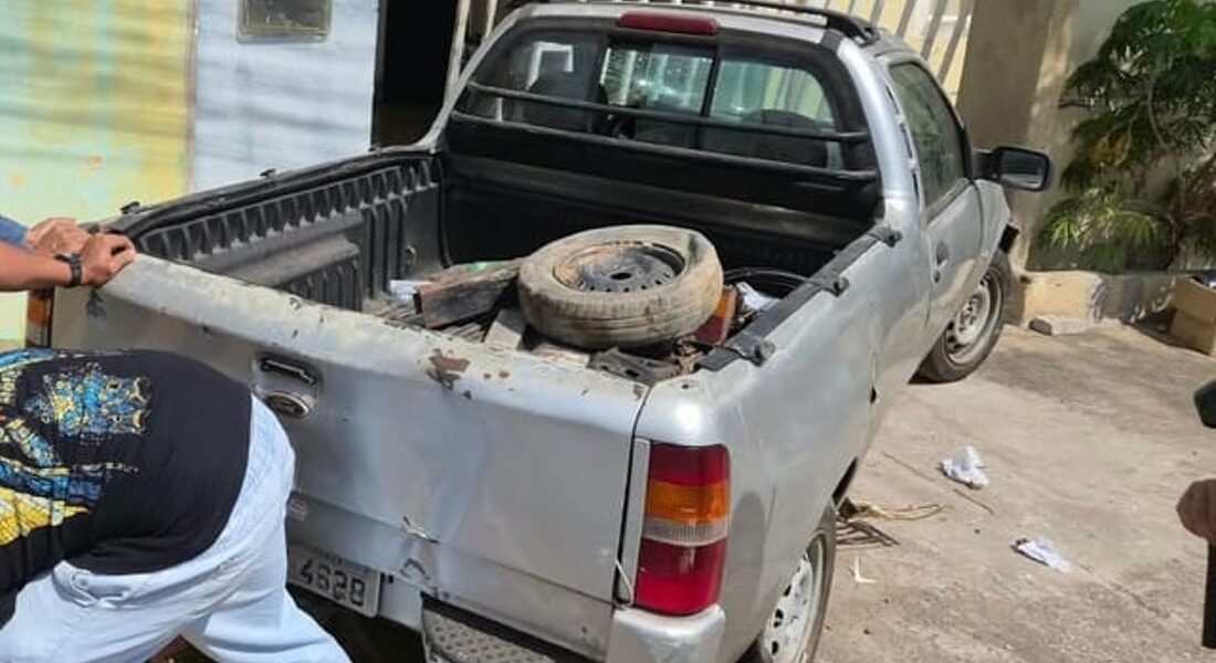 Motorista embriagado bate carro em portão em Várzea Grande