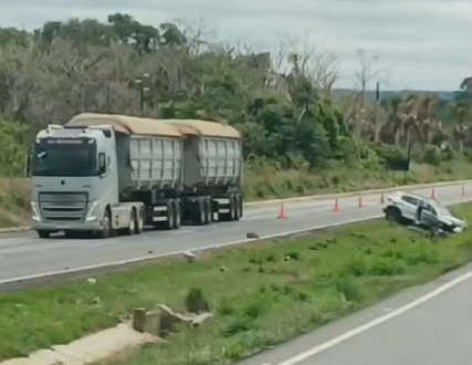 Motorista fica ferido após carro sair da pista na BR-163 em Diamantino