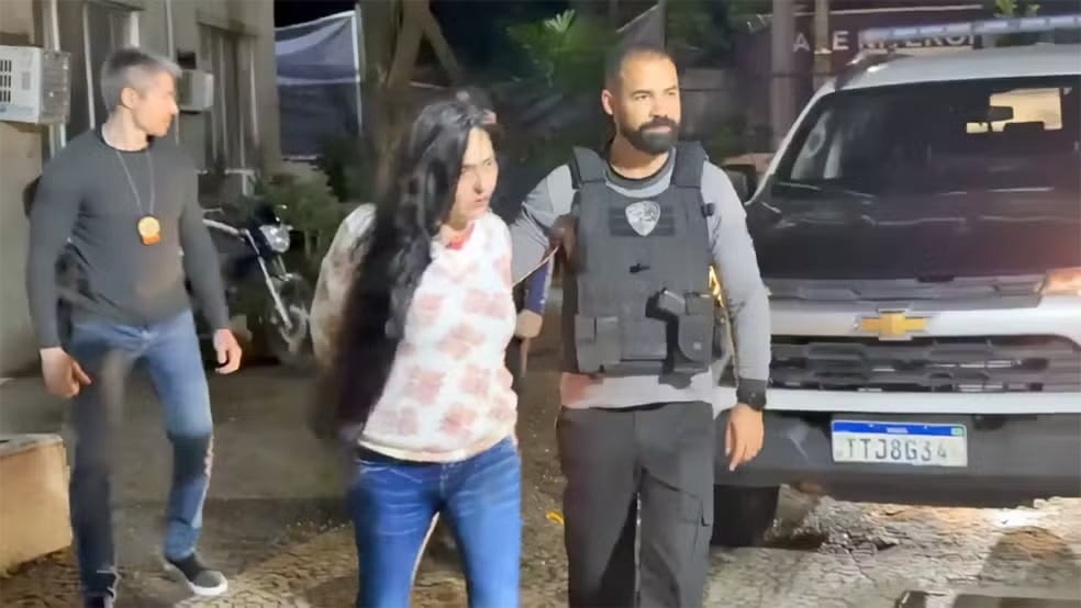 Mulher é presa em flagrante por matar a mãe a marteladas em MT