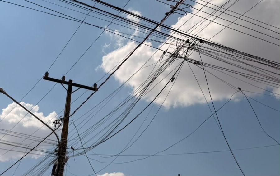 Mutirão recolhe 5,2 mil metros de fios irregulares em Primavera do Leste