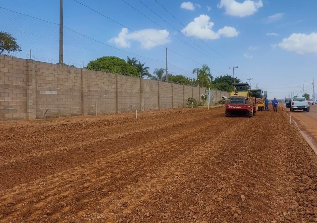 Pavimentação da Rua Ripeira avança no Buritis Universitário em Primavera do Leste