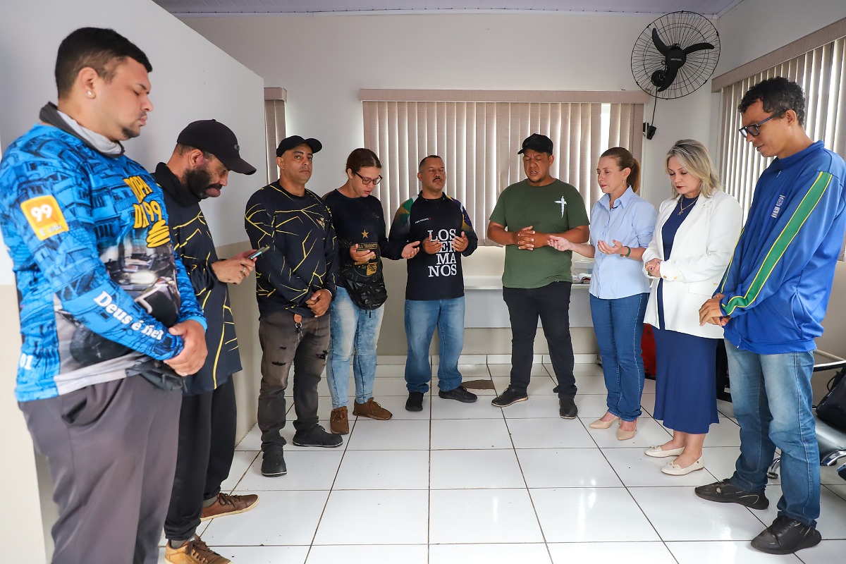 Prefeita de Várzea Grande vistoria ponto de apoio para motoboys em MT
