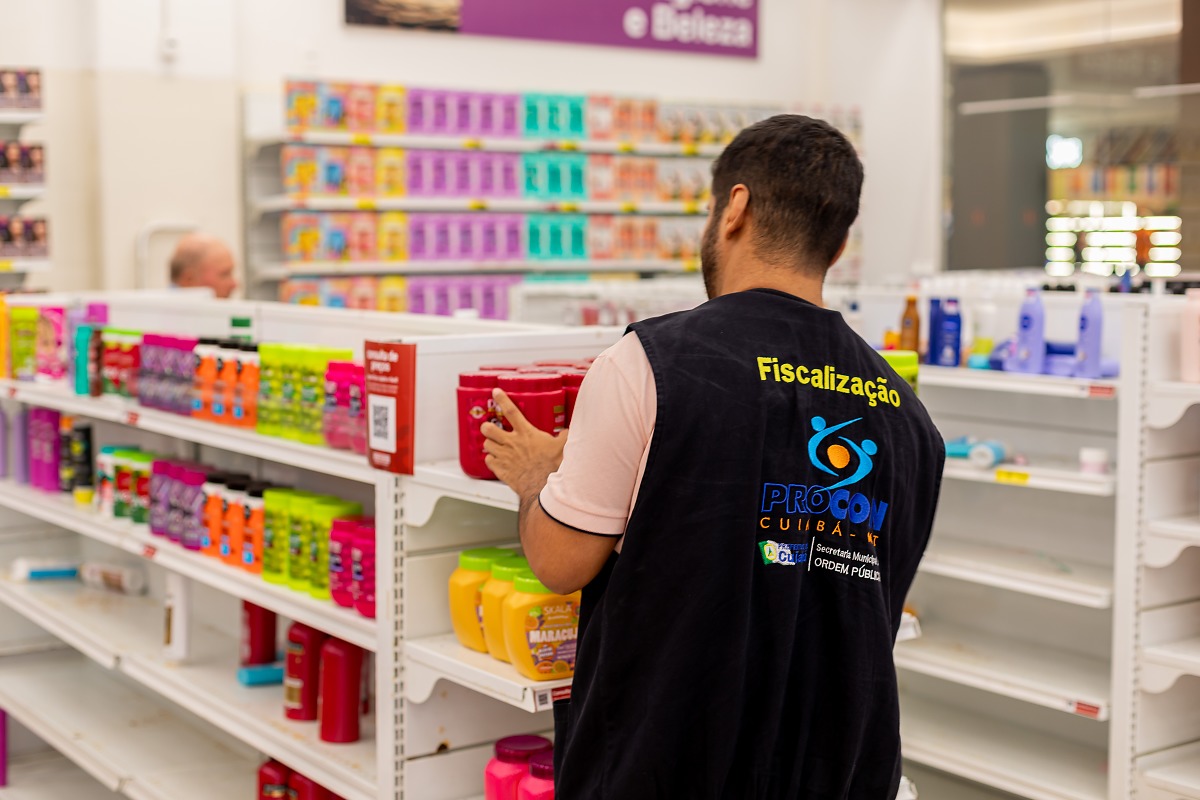 Procon vistoria 222 lojas e apreende 926 itens em MT