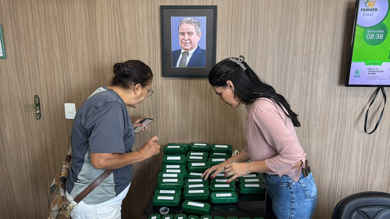 Produtores rurais recebem óculos gratuitos em Rondonópolis