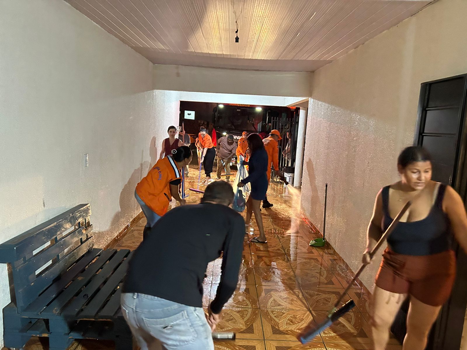 Temporal em Primavera do Leste alaga casas no bairro São José